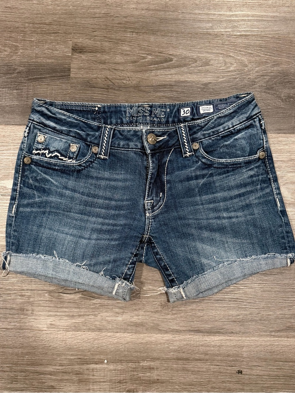 Miss Me Signature Women's Low Rise Medium Wash Denim Jean Shorts Size 30